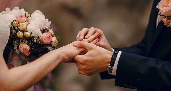 10 bančnih razlogov za poroko