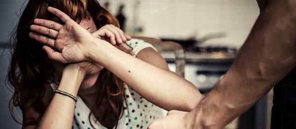 10 alasan mengapa wanita tetap dalam hubungan yang kasar