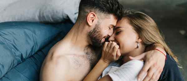 12 señales de que tu pareja está locamente enamorada de ti