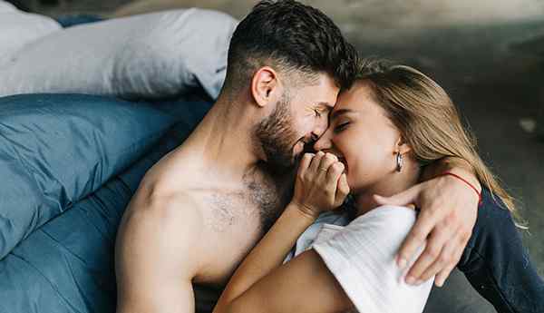 12 jenis foreplay yang kurang bernasib baik untuk membawa beberapa sizzle yang serius ke tempat tidur