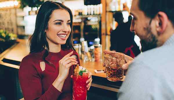 13 tekenen van een goede eerste date om je zenuwen te kalmeren en opgewonden te worden