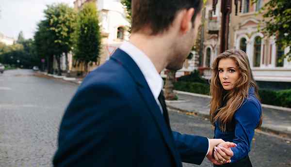 16 waarschuwingssignalen dat je partner verliefd wordt op iemand anders