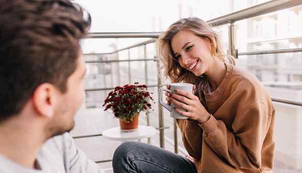 18 stiekeme manieren om een ​​meisje ertoe te brengen je uit te vragen en haar te plagen om met je te daten