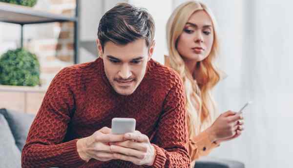 20 tekenen dat je de man met wie je aan het daten bent niet kunt vertrouwen en hij is niet goed