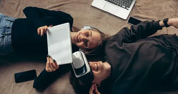 21 idées de cadeaux techniques cool pour les couples follement amoureux et passionnés par les gadgets | 2022