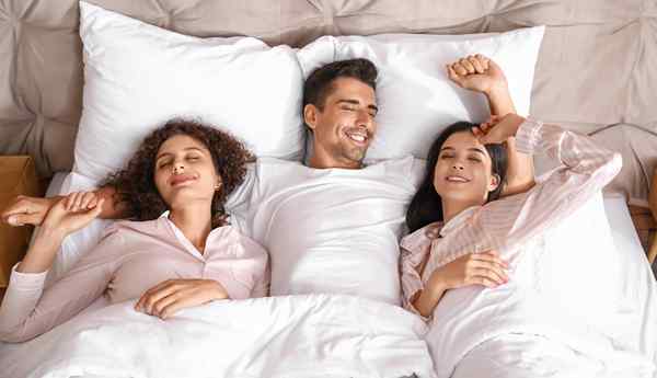 21 Must-Conosci modi per chiedere a qualcuno un trio e unirsi a te a letto