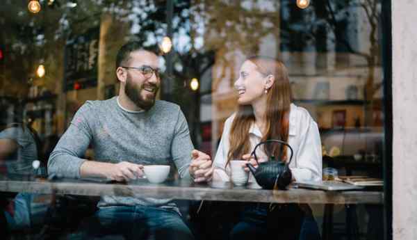 32 geheimen, stappen en manieren om een ​​meisje op een date te vragen en haar te laten zeggen ja