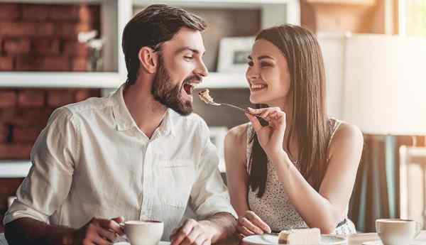 35 leuke manieren om een ​​man verslaafd en gelukkig te houden in een relatie met jou