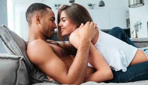 46 sexy geheimen om een ​​man in bed te plezieren en hem 24/7 te laten opgewonden