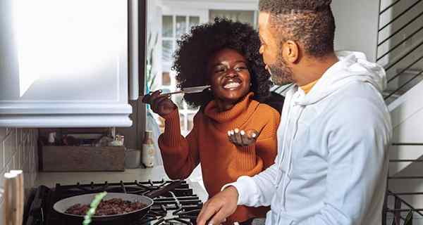 5 idea tarikh dalaman romantis untuk menjaga perkara pedas