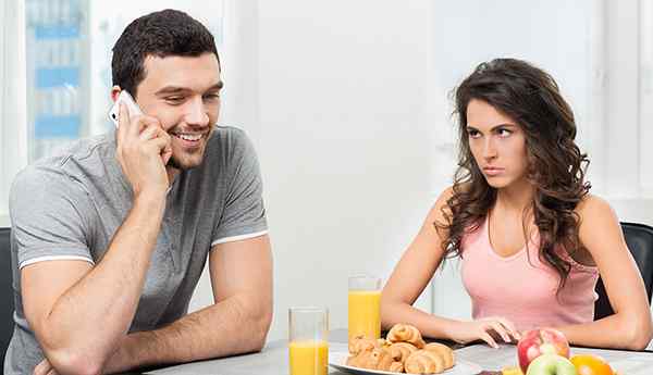 6 cara tercepat untuk berhenti menjadi pacar posesif