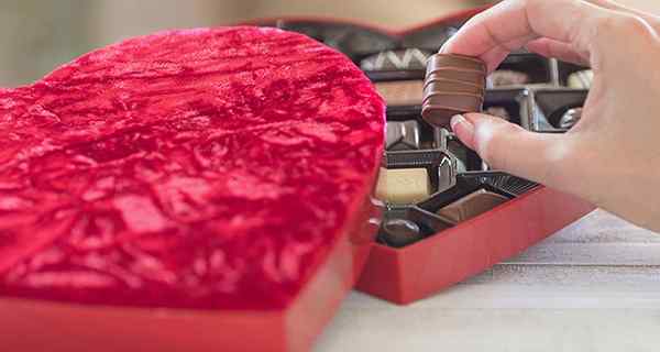 6 priežastys, kodėl šokoladas daro santykius saldesnius