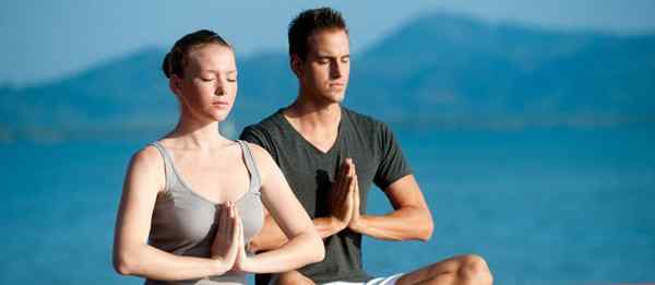 6 sätt yoga och meditation kan förbättra en romantisk relation