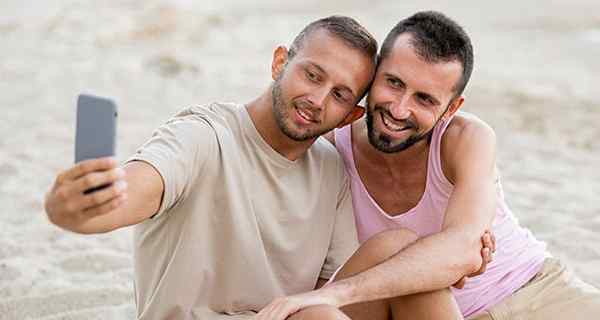 8 saker som raka och homosexuella par gör annorlunda