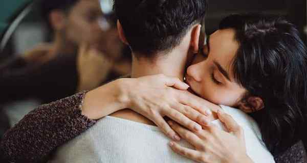 Ekspertų patarimai, kaip padidinti fizinį intymumą santykiuose