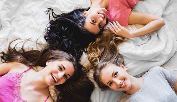 Fun Girls 'Night in 8 erstaunlichen Ideen für eine gemeinsame Nacht zusammen