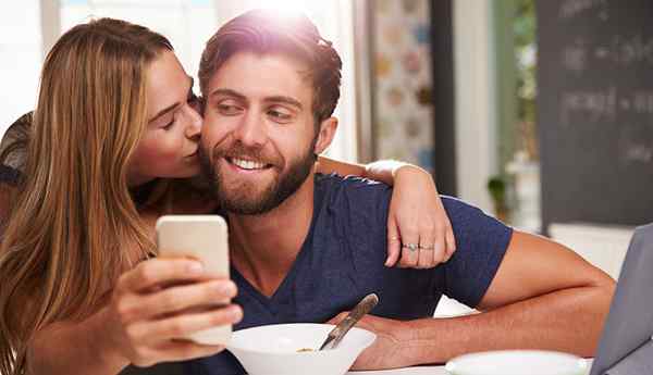 Les couples emojis drôles doivent utiliser plus souvent