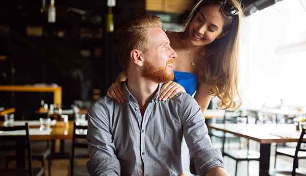 Comment être ami avec quelqu'un que vous aimez sans perdre la tête