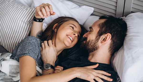 Come coccolare qualcuno una guida per coccolare e sentire l'amore