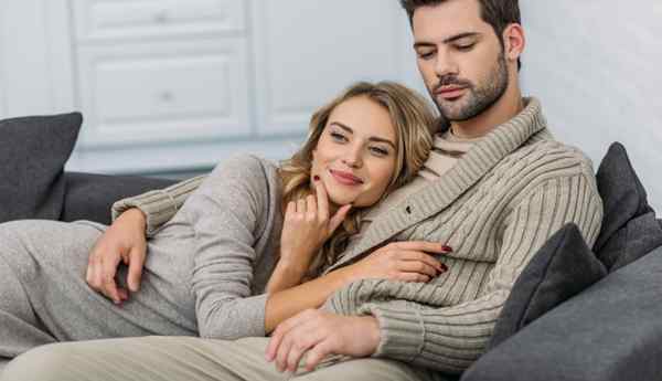 Comment se câliner avec un gars et se blottir pour se sentir confortable ou l'allumer