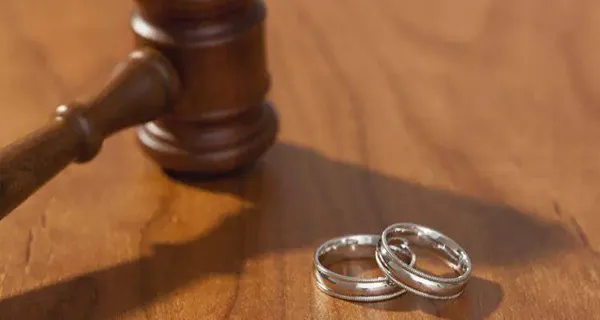 Como encontrar um bom advogado de divórcio na Índia?