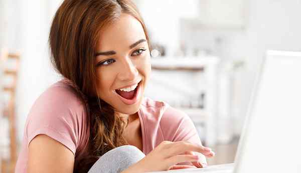 Come flirtare online - 11 modi super fluidi per farlo bene