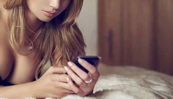 Cara Mendapatkan Seorang Gadis untuk Sext dan Sebenarnya Rasa selesa Sexting Anda