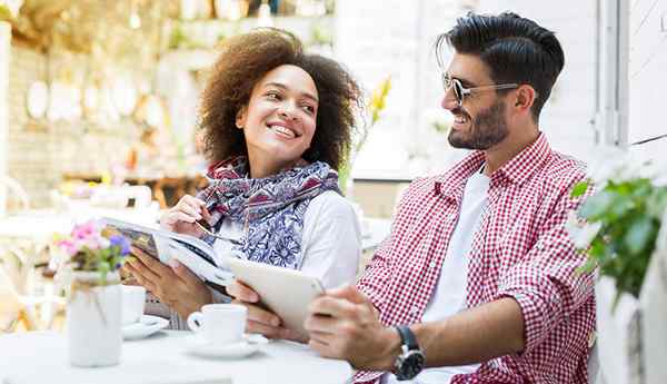 Come avvicinarsi a qualcuno 15 tratti che avvicinano le persone