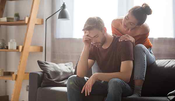 Comment faire en sorte qu'un petit ami jaloux se sente moins jaloux et plus aimé