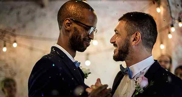 Sem gej, poročen in iščem enakost - zakaj bi morala biti gejevska poroka zakonita