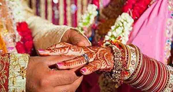 Är det rättvist att förvänta sig att en indisk tjej ska leva med sina svärföräldrar efter äktenskapet?