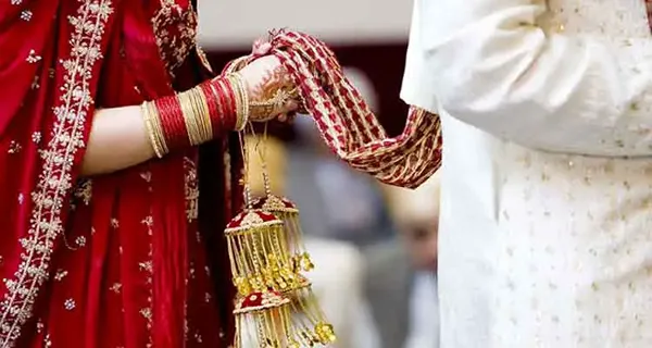 História de amor norte-sul Este casal de Punjabi-Tamil se converteu com sucesso
