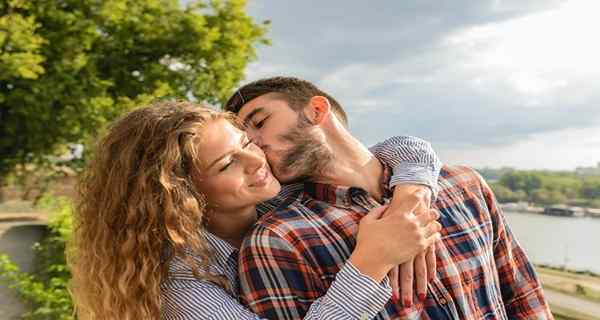 Nasihat hubungan untuk pasangan - 25 cara untuk mengukuhkan ikatan anda
