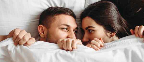 Sexo nos benefícios do casamento e o papel da intimidade emocional