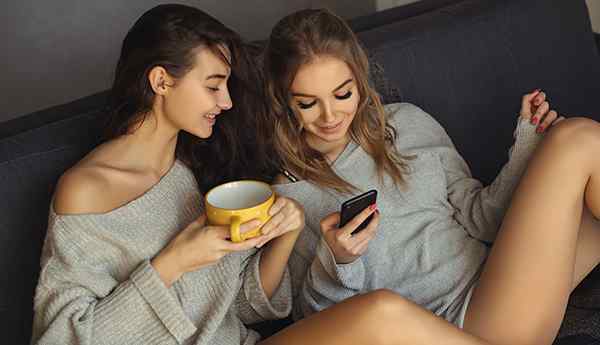 Envoyer des SMS à l'étiquette et flirter 26 règles Les gars et les filles doivent suivre