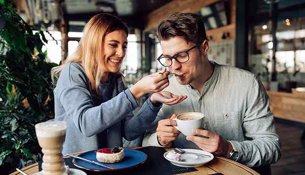 Vad betyder ett tredje datum för flickor eller killar? 32 tips för att läsa deras sinne ASAP