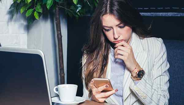 Que faire quand il ne vous envoie pas de texto aux conseils que vous n'aimerez pas