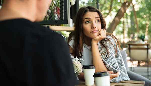 Perché la tua ragazza ti sta ignorando all'improvviso 15 motivi e correzioni