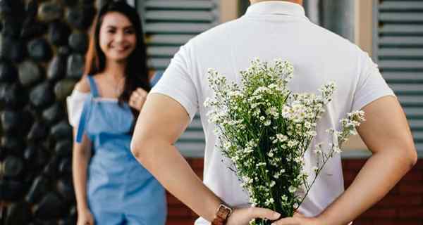 13 groene vlaggen in een relatie om naar uit te kijken