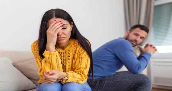Kroppsspråk för olyckliga gifta par - 13 ledtrådar ditt äktenskap fungerar inte
