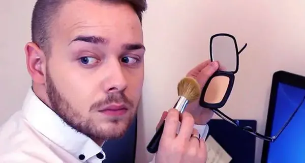 Můj manžel nosí make -up a je pro mě obtížné to přijmout