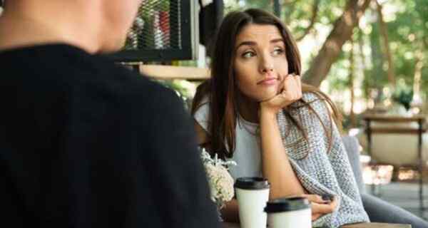 Qual é a 'tendência de relacionamento de bolso' e por que é ruim?